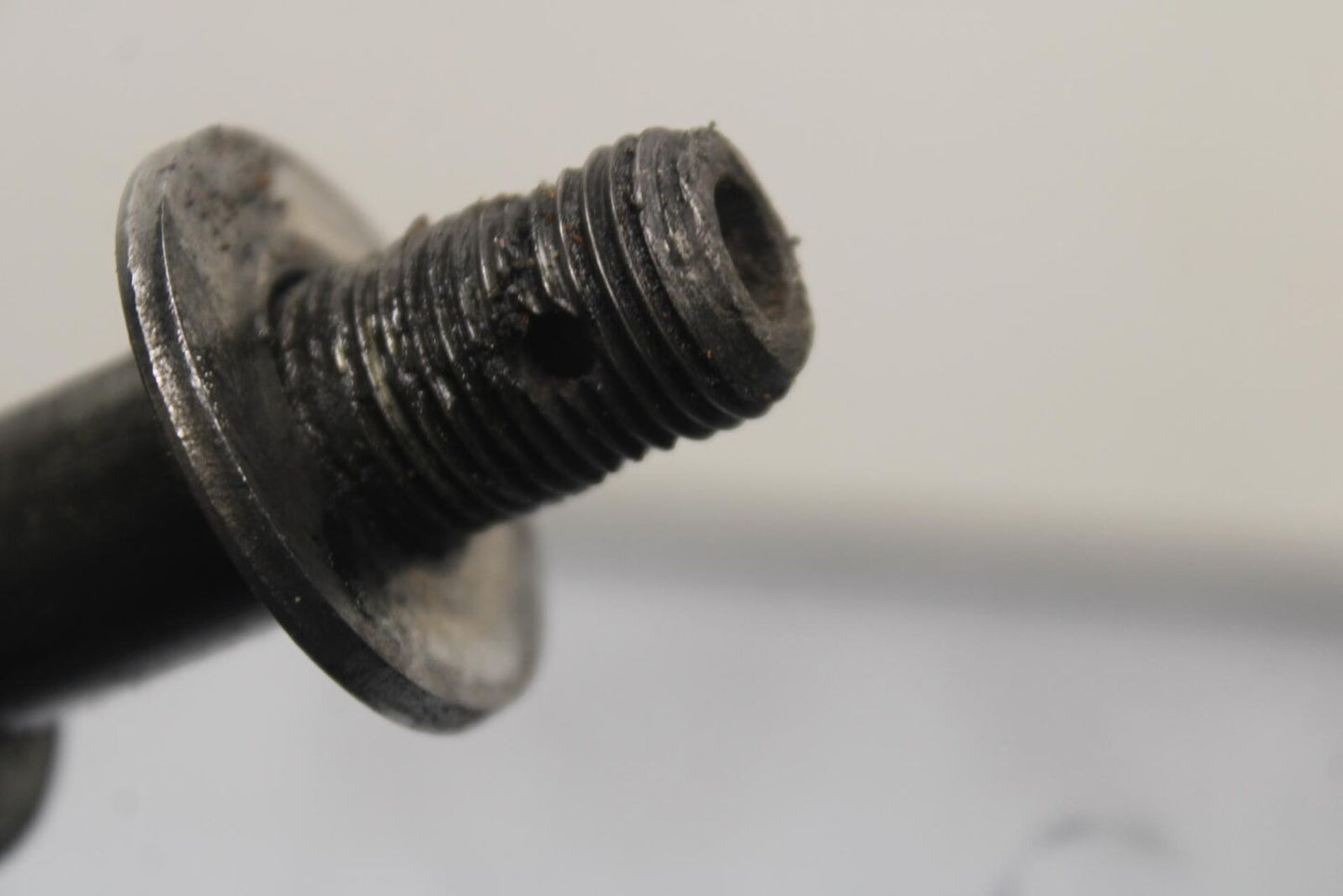 1988 Yamaha FZ600 REAR AXLE WHEEL PIVOT BOLT AXEL 2AX-25381-00-00 BB601