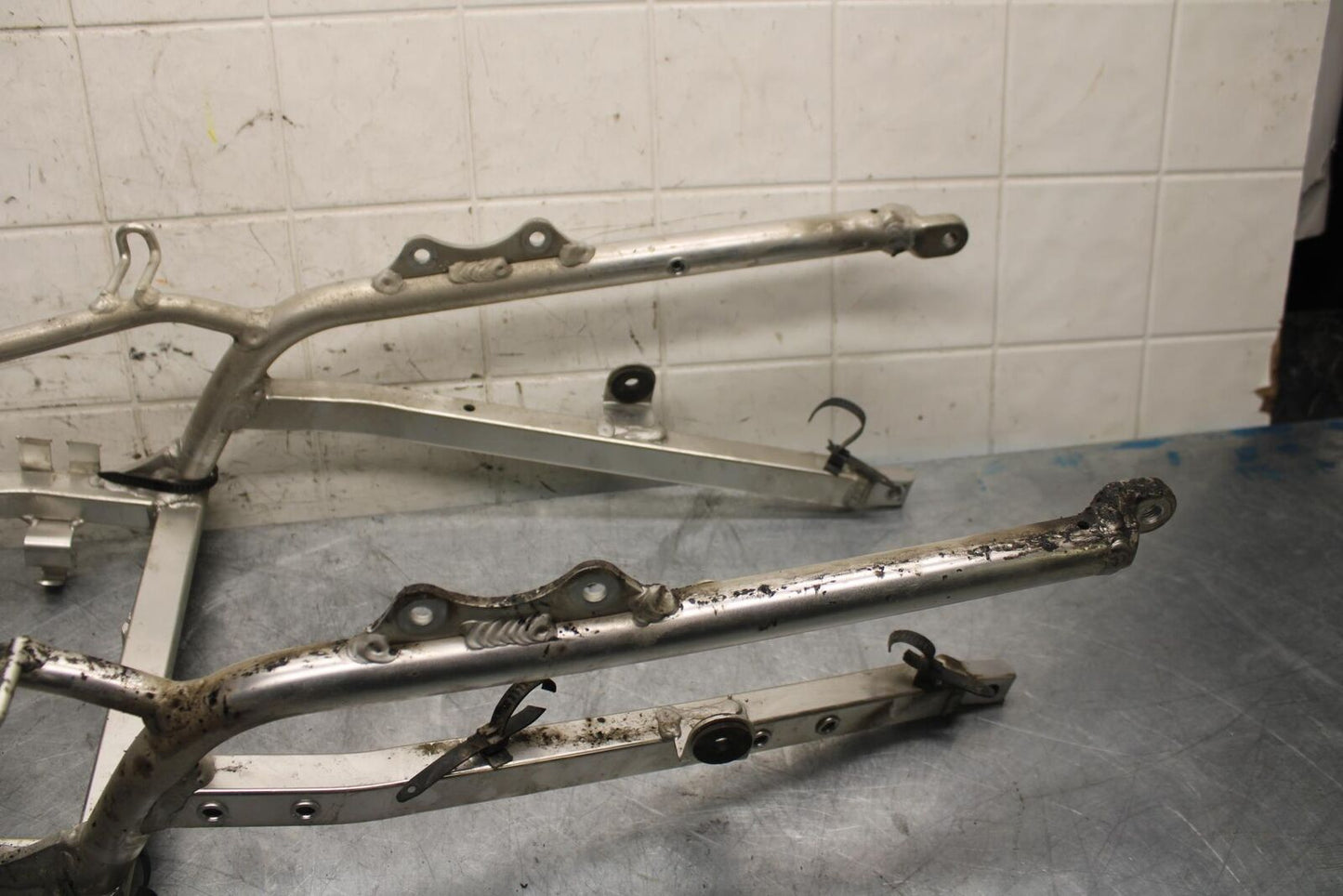 1998 Suzuki TL1000S REAR BACK TAIL SUBFRAME SUB FRAME BB508