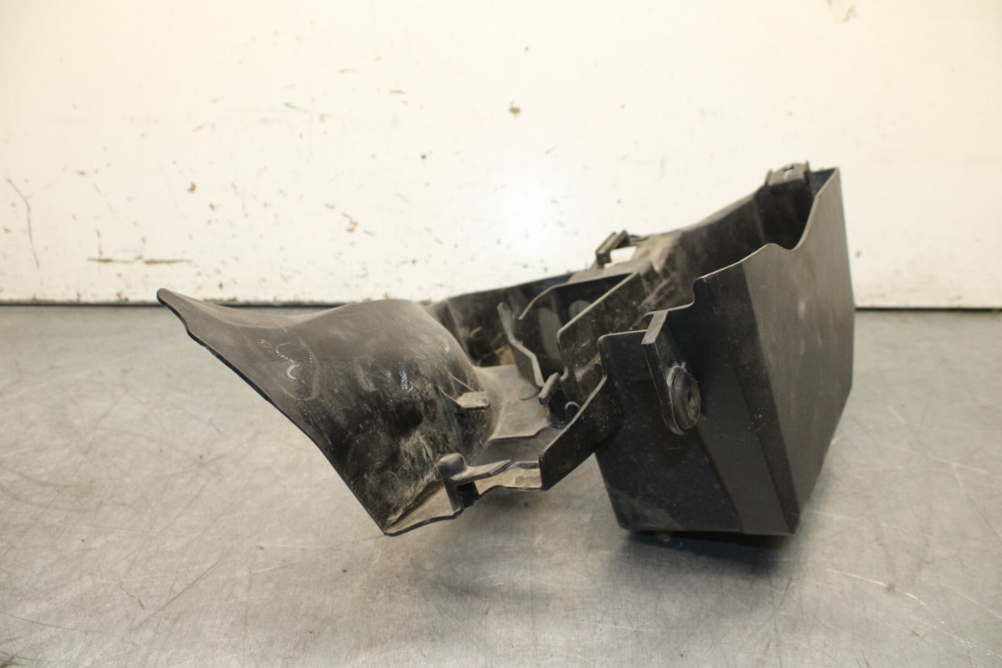12-17 KAWASAKI ER-6N Z650 REAR BACK TAIL UNDERTAIL BATTERY TRAY PLASTIC BB709
