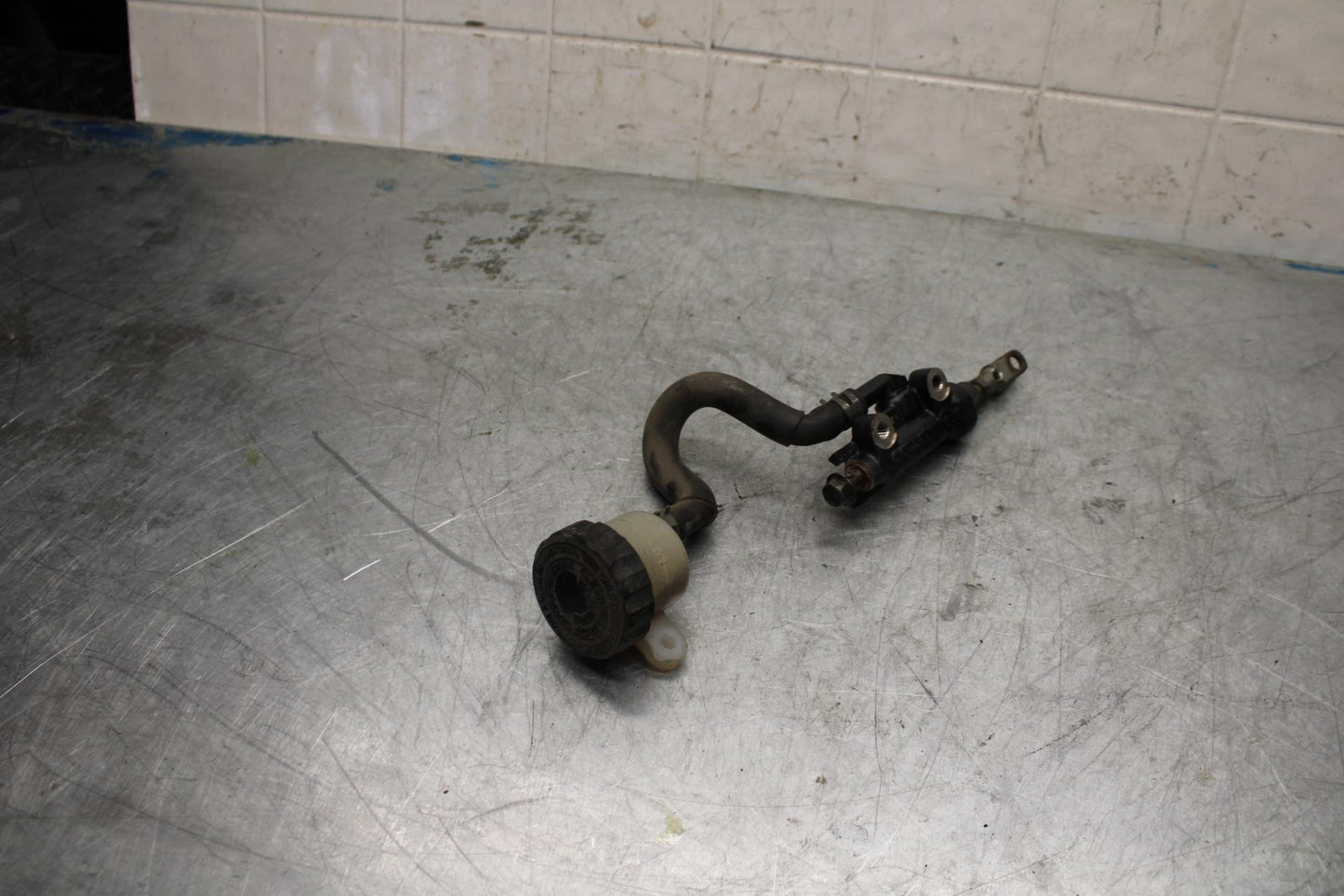 96-07 YAMAHA YZF600R REAR BACK BRAKE MASTER CYLINDER W RESERVOIR BB427