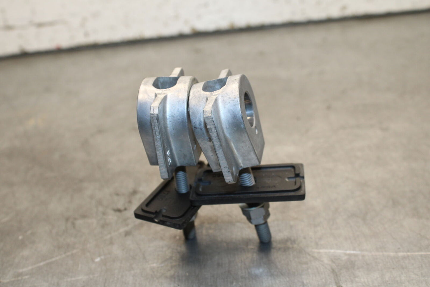 24 KAWASAKI NINJA 500 ABS SWINGARM CHAIN TENSIONER ADJUSTMENT BRACKETS BB730