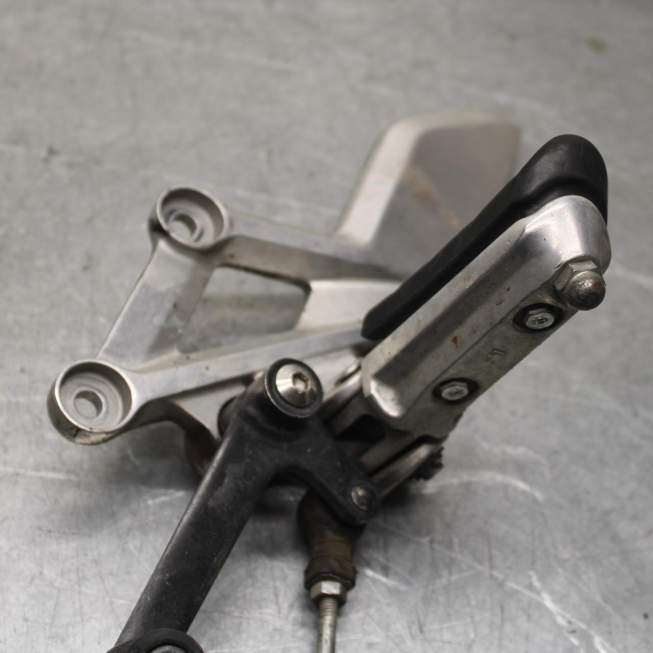 15-18 HONDA CB300FA LEFT REARSET WITH SHIFTER DRIVER FOOT PEG REST STOP BB646