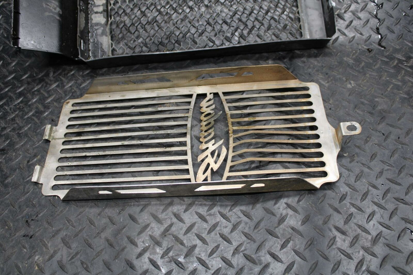 01-02 HONDA SHADOW SPIRIT 750 RADIATOR GRILLE GRILL SHIELD GUARD BB198
