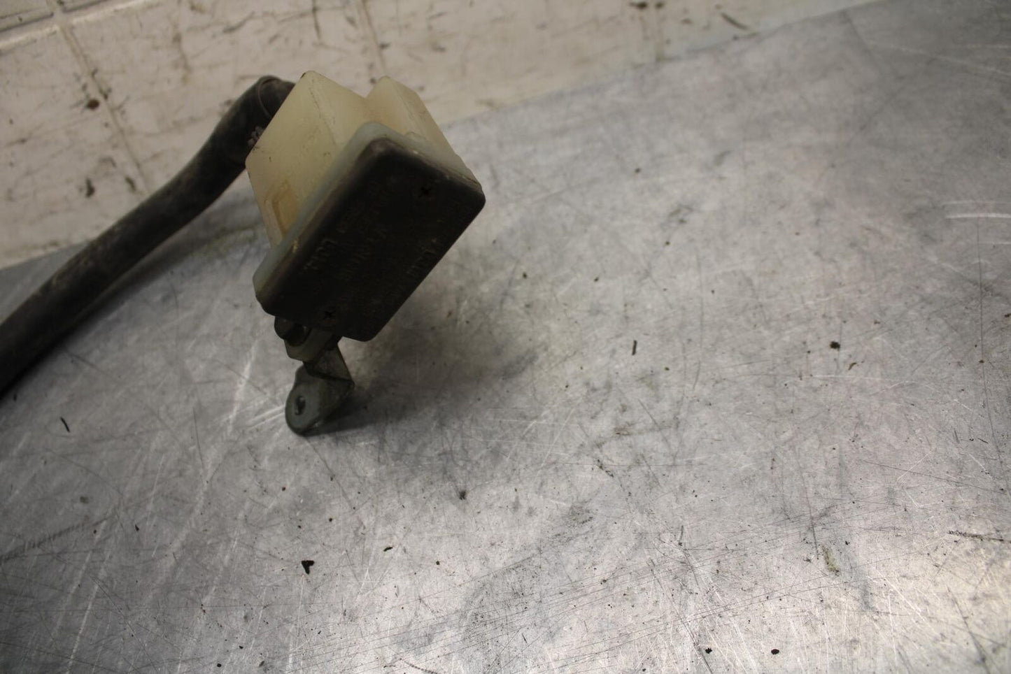 1994 Suzuki GSXR750W REAR BACK BRAKE MASTER CYLINDER W RESERVOIR BB17
