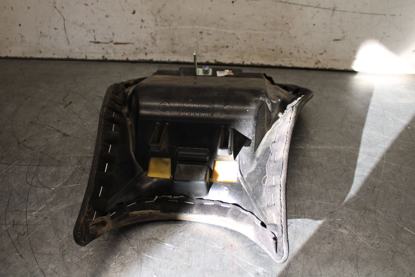 19-22 KAWASAKI Z400 FRONT DRIVERS SEAT PAD SADDLE PILLION BB708