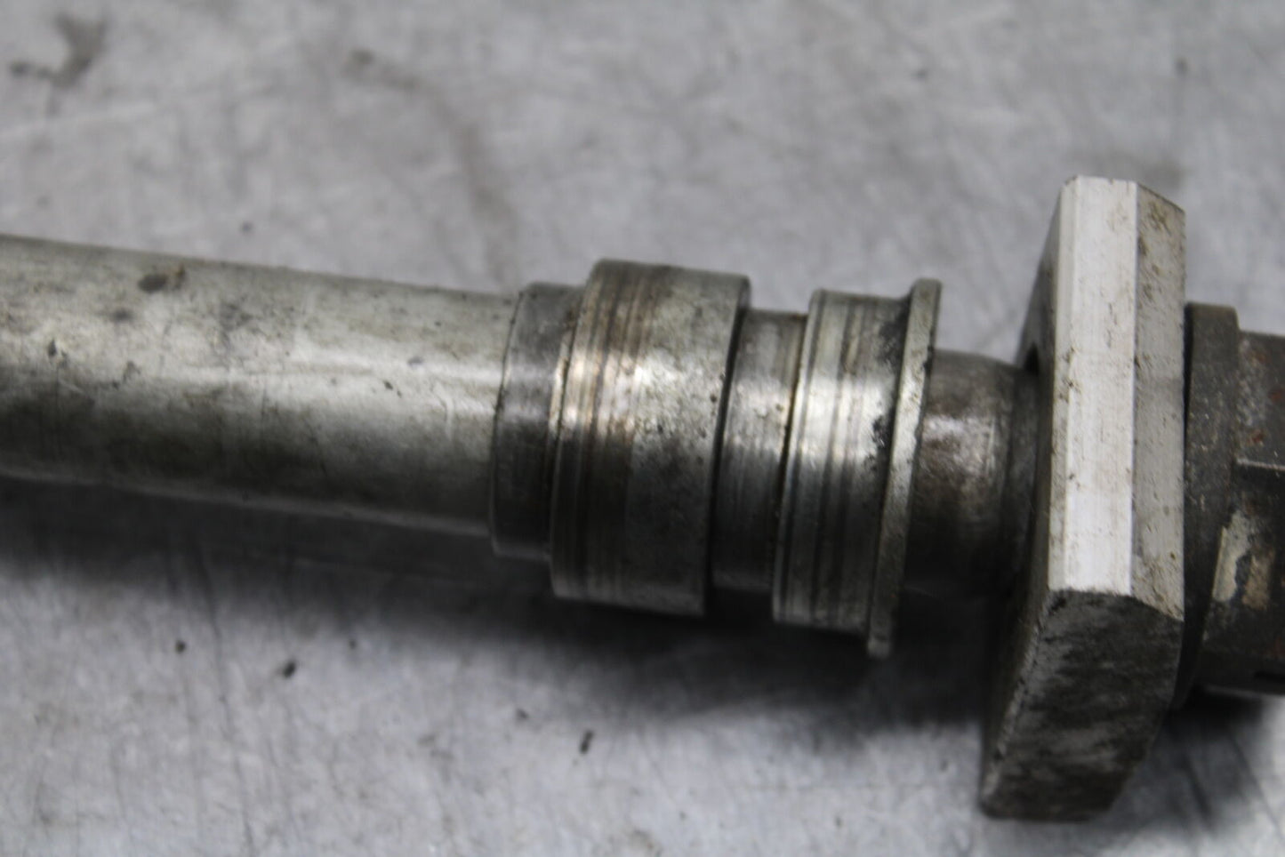 01-03 SUZUKI GSXR600 REAR AXLE BACK WHEEL RIM PIVOT BOLT AXEL BB336