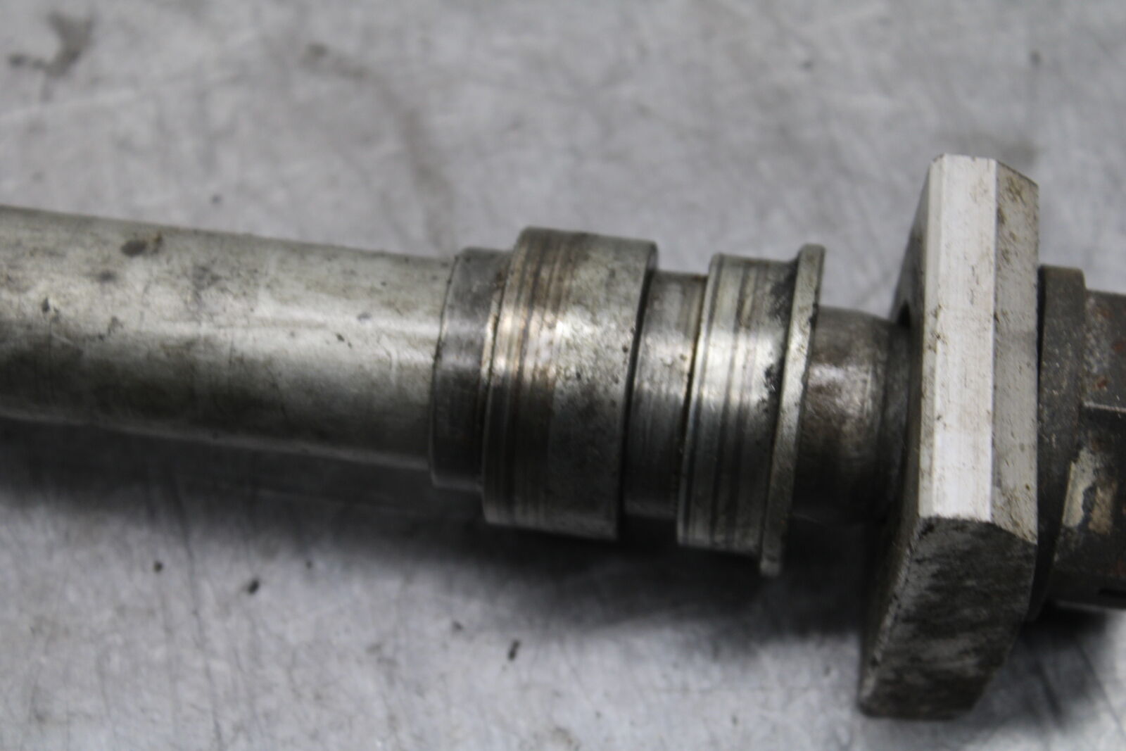 01-03 SUZUKI GSXR600 REAR AXLE BACK WHEEL RIM PIVOT BOLT AXEL BB336