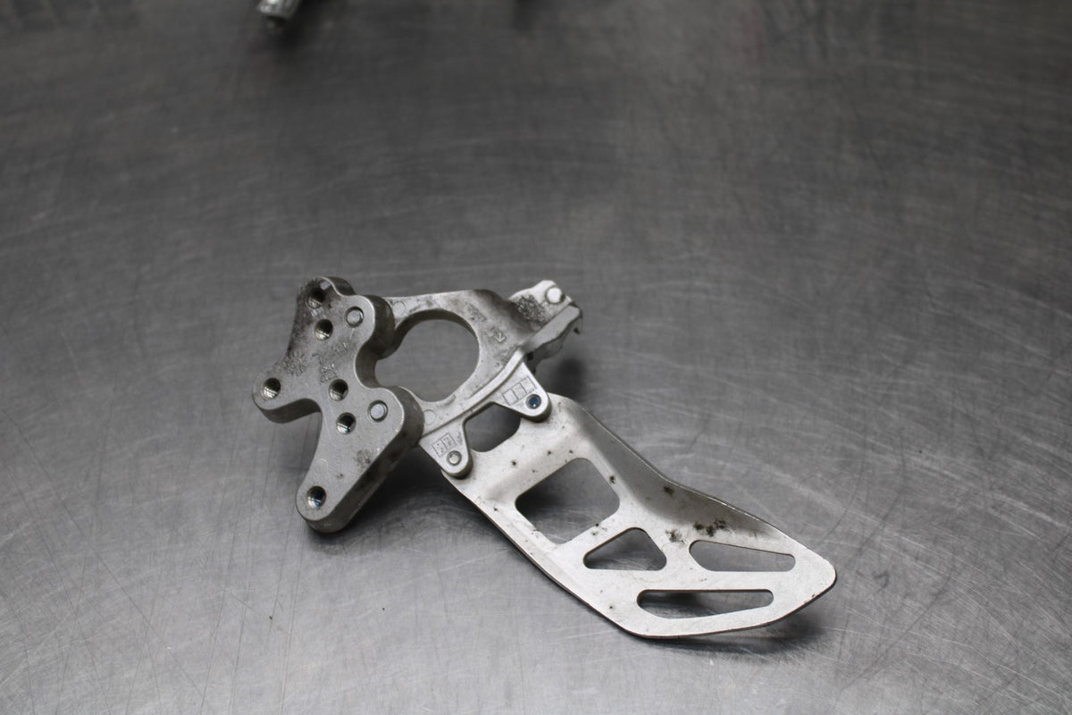 07 SUZUKI GSXR1000 LEFT REARSET REAR SET DRIVER FOOT PEG BRACKET MOUNT BB770