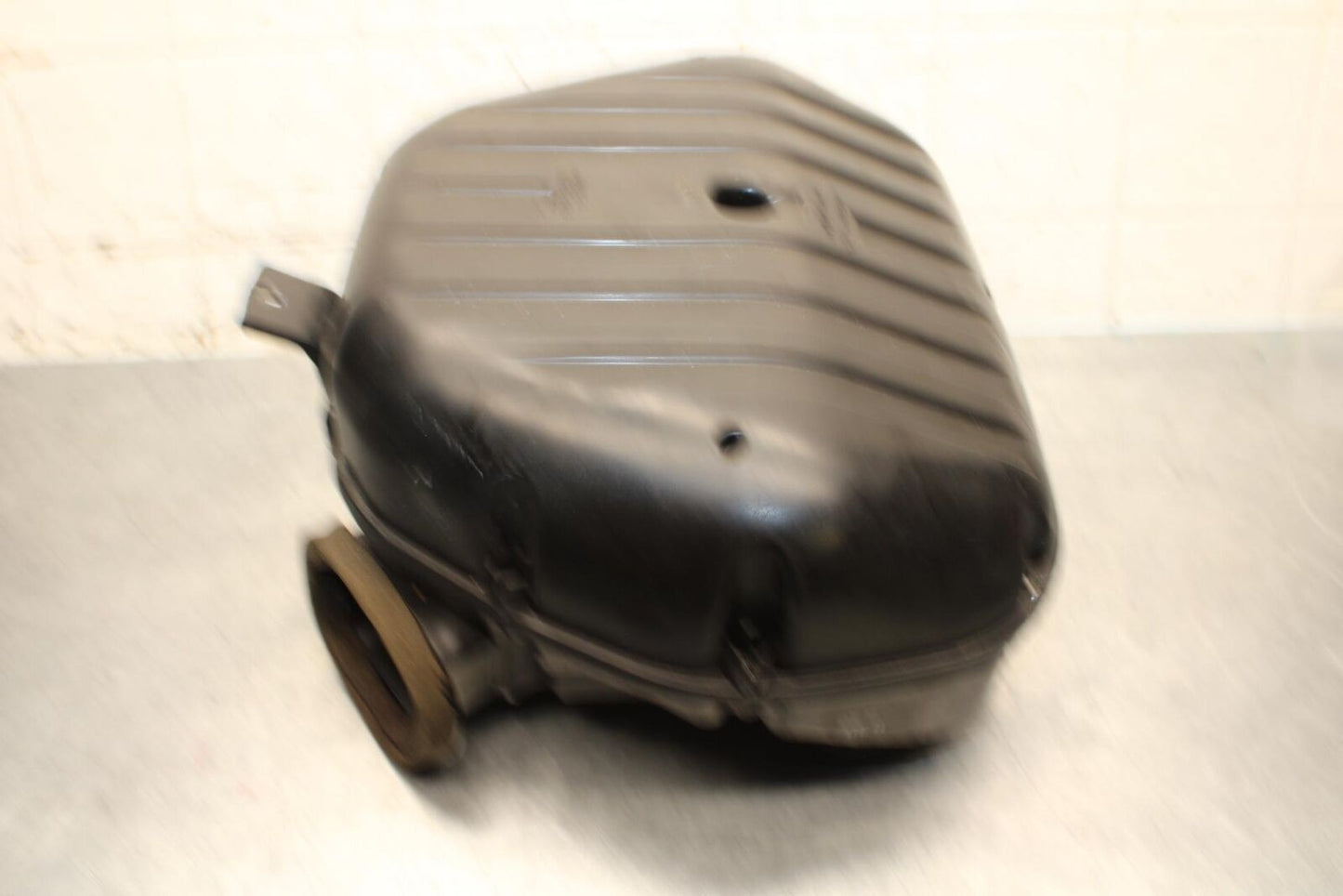 2001 Suzuki GSXR750 AIRBOX AIR INTAKE FILTER BOX 13700-35F00 BB553
