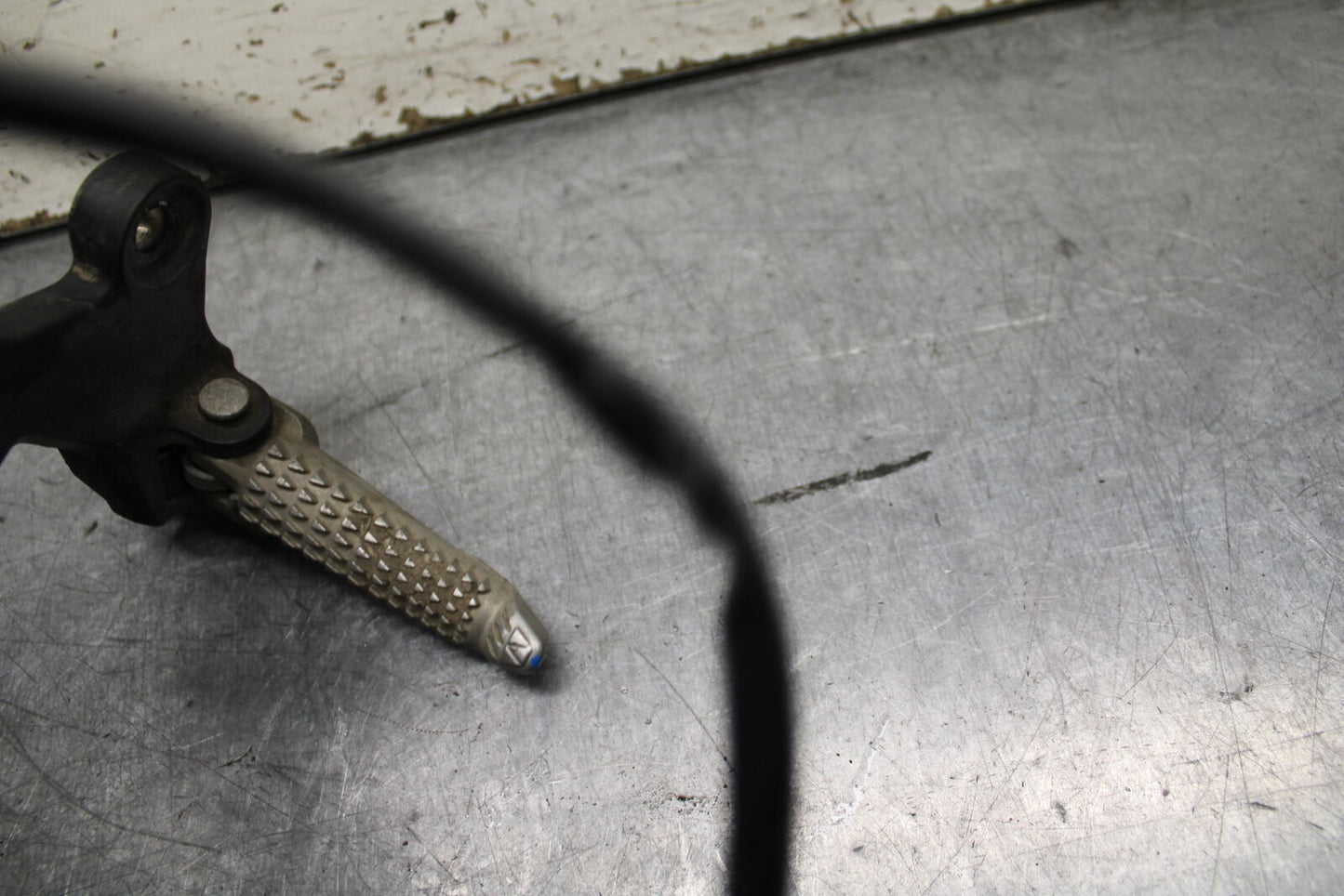 24 KAWASAKI NINJA 500 ABS RIGHT REARSET REAR SET DRIVER FOOT PEG REST STOP BB744