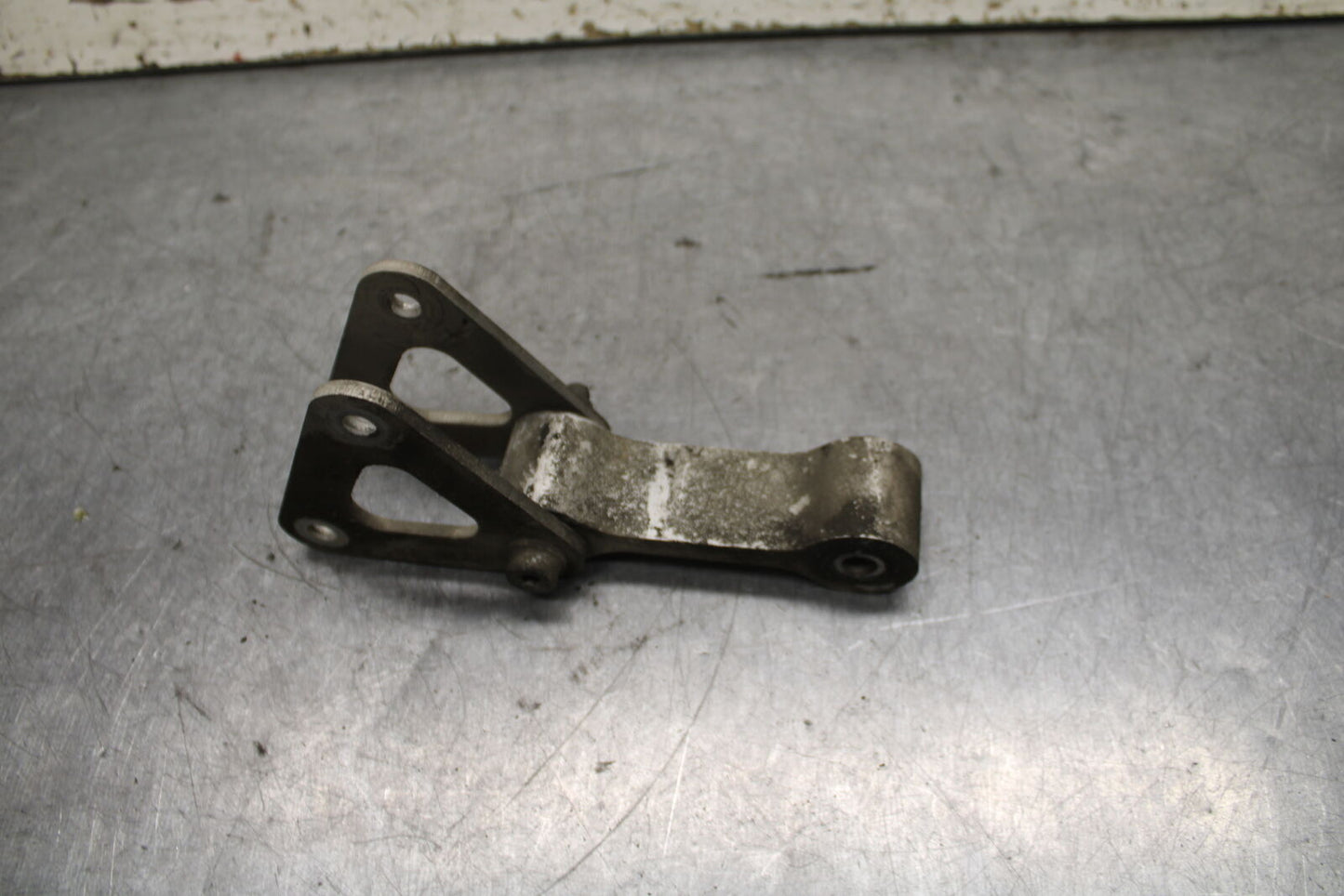 03-04 TRIUMPH DAYTONA 600 REAR DOGBONE SHOCK LINKAGE LINK BB745