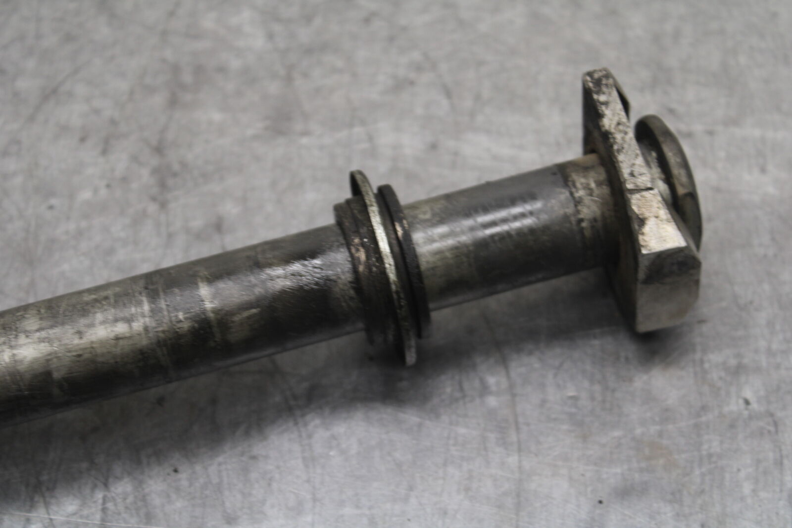 01-02 SUZUKI GSXR1000 REAR AXLE BACK WHEEL RIM PIVOT BOLT AXEL BB113