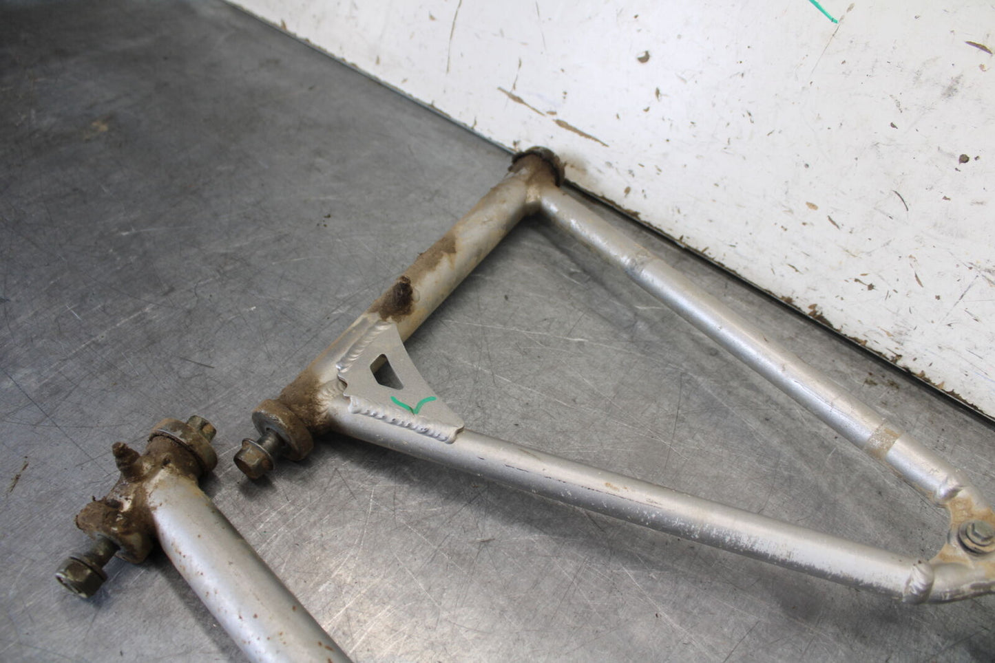 01-05 YAMAHA RAPTOR 660R FRONT LOWER UPPER LEFT CONTROL A ARMS BB695