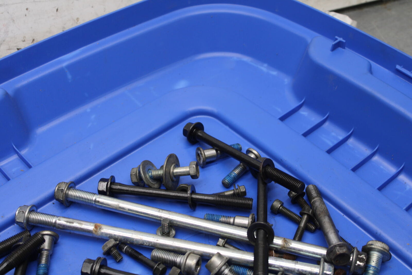 05-06 SUZUKI GSXR1000 MOUNTING BOLTS HARDWARE MOTOR SCREWS BB677