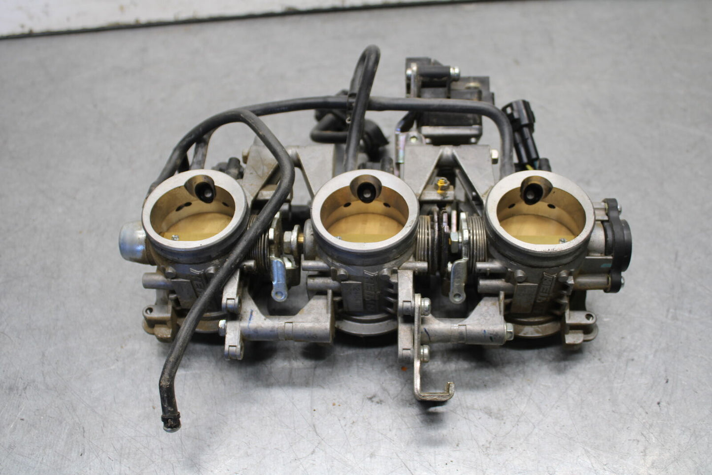 09-11 TRIUMPH DAYTONA 675 MAIN FUEL INJECTORS / THROTTLE BODIES BB652