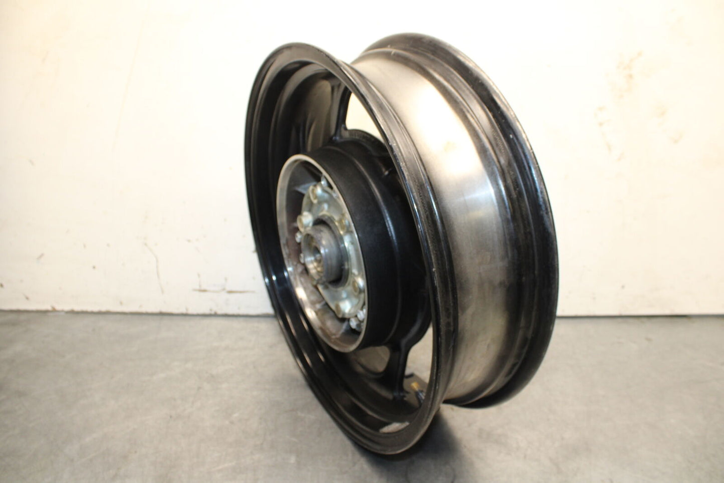 05-06 SUZUKI BOULEVARD M50 REAR WHEEL BACK RIM BB671