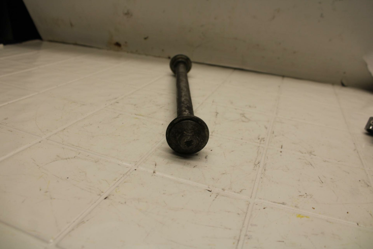 91-96 YAMAHA FJ1200A ABS REAR AXLE BACK WHEEL RIM PIVOT BOLT AXEL BB07