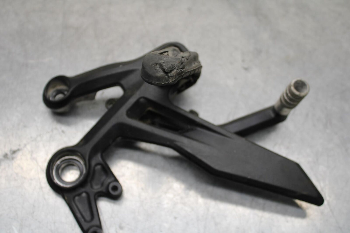 20-24 KTM 890 DUKE R RIGHT REARSET REAR SET DRIVER FOOT PEG REST STOP BB627