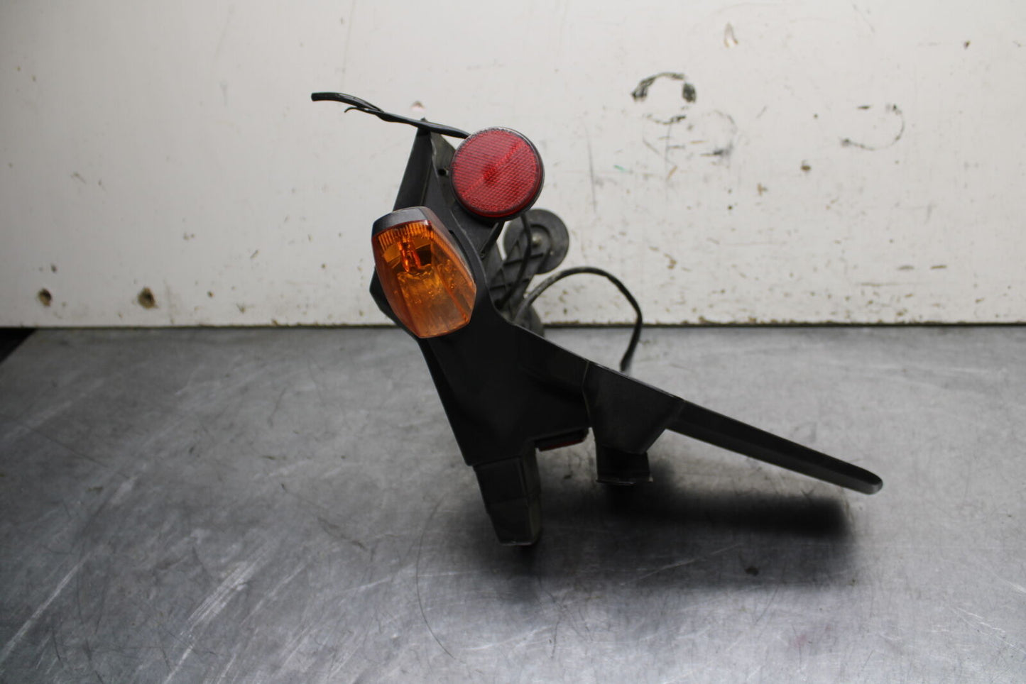 04-05 SUZUKI GSXR600 REAR BACK TURN SIGNALS/ FENDER MUD GUARD BB676