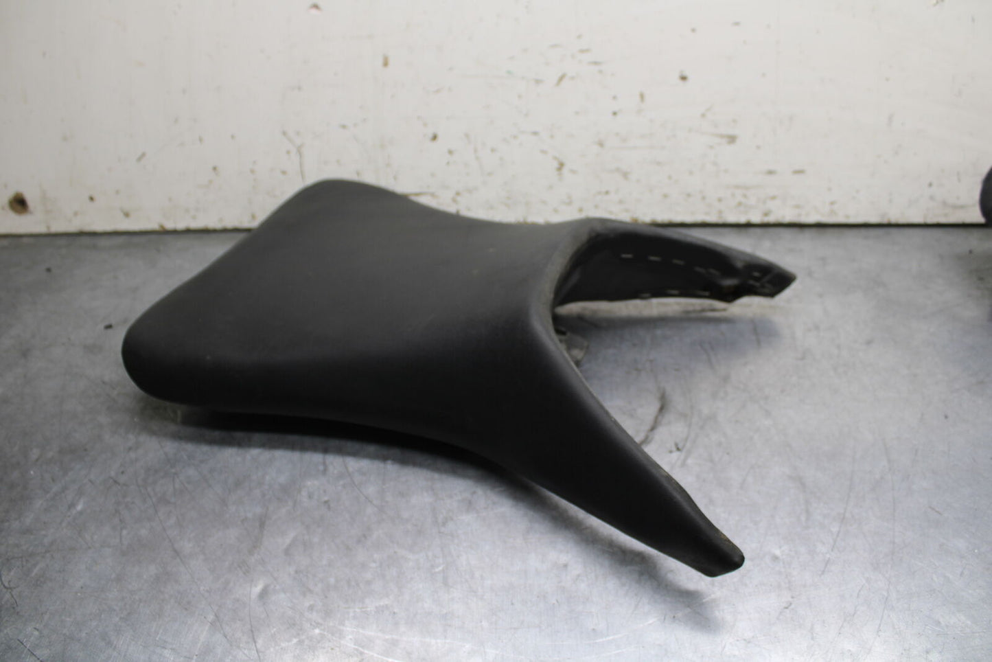 03-04 TRIUMPH DAYTONA 600 FRONT DRIVERS SEAT PAD SADDLE PILLION BB745