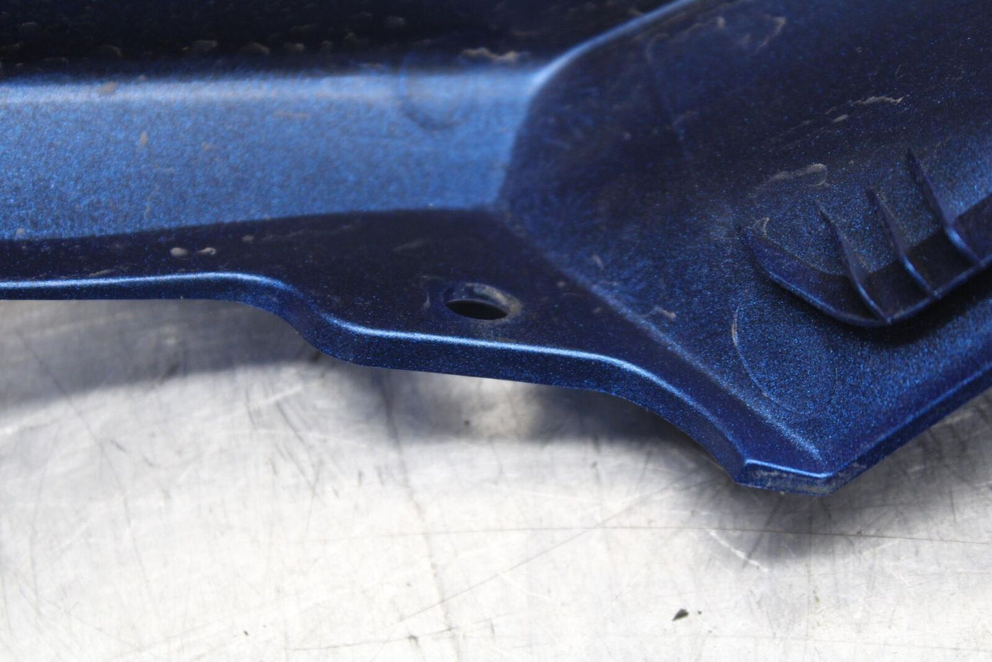 20 SUZUKI GSXR 1000 RIGHT REAR BACK TAIL FAIRING COWL SHROUD BB597