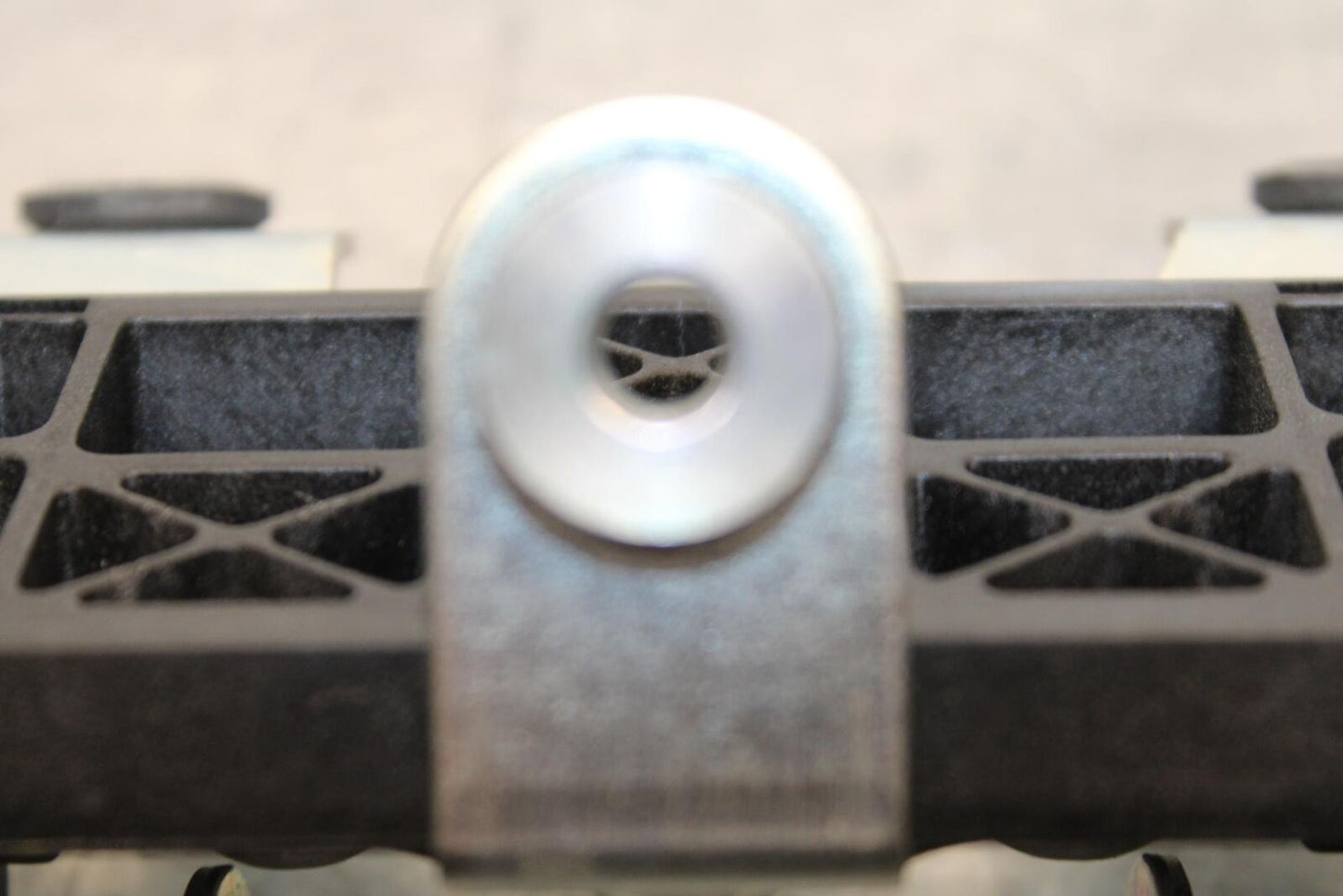 20 SUZUKI GSXR 1000 GAS TANK BRACKETS MOUNTS BB597