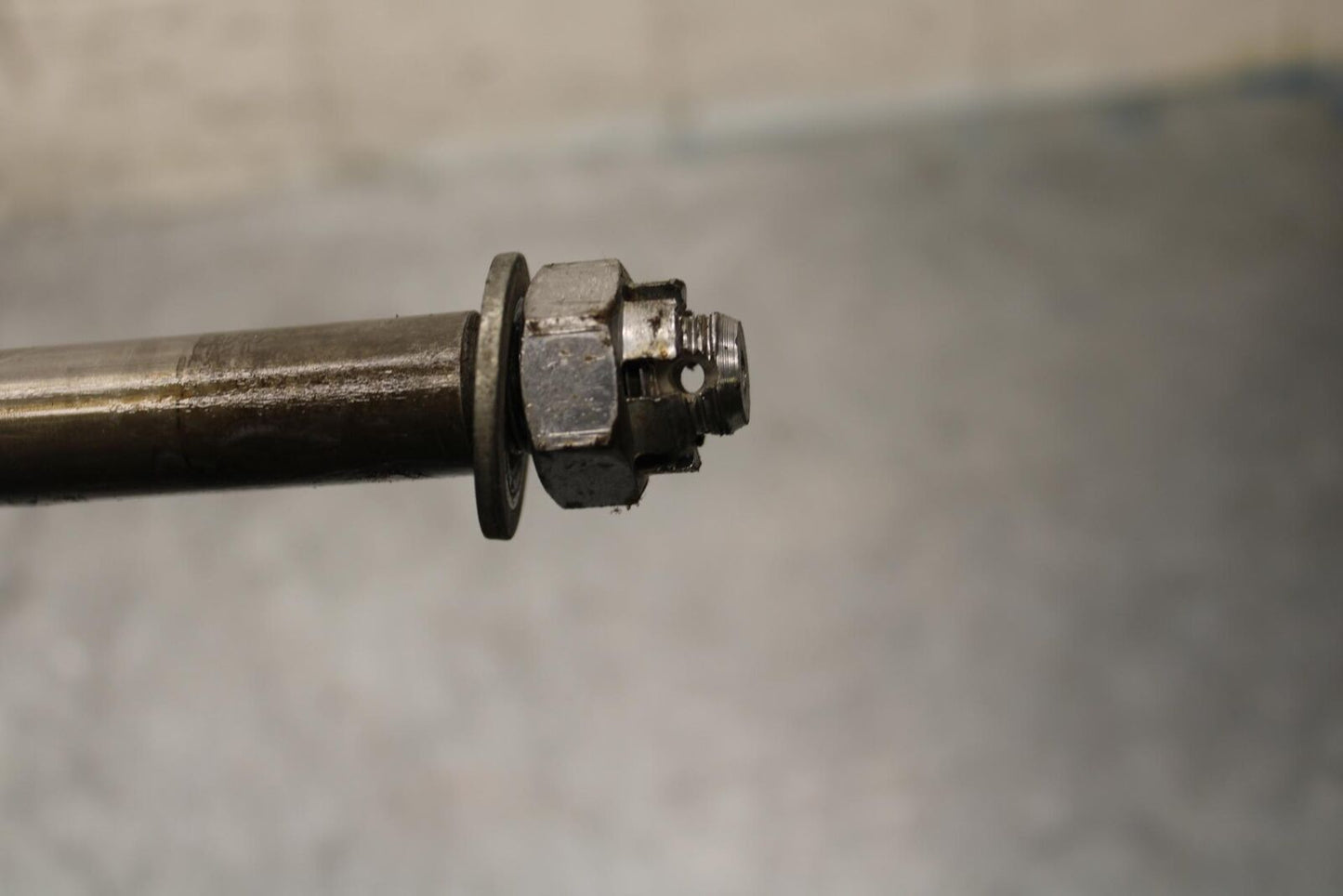 1977 Yamaha XS750 FRONT WHEEL RIM AXLE PIVOT BOLT 341-25181-01-00 BB554