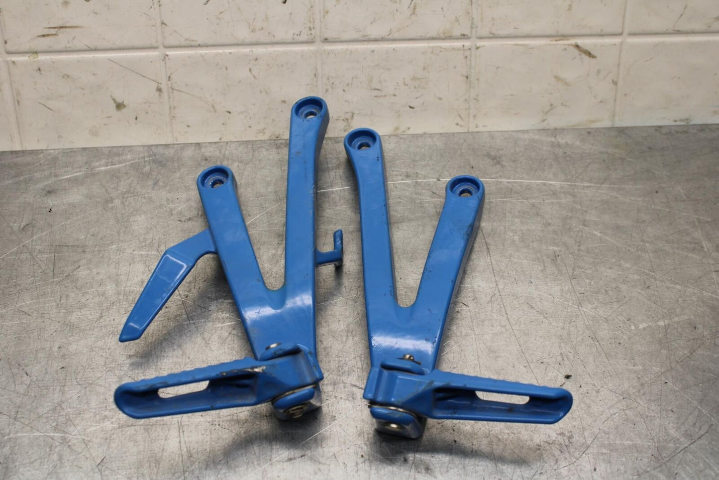 2007 Honda CBR600RR REAR BACK PASSENGER PEG SET PAIR 50720-MEL-305 BB596