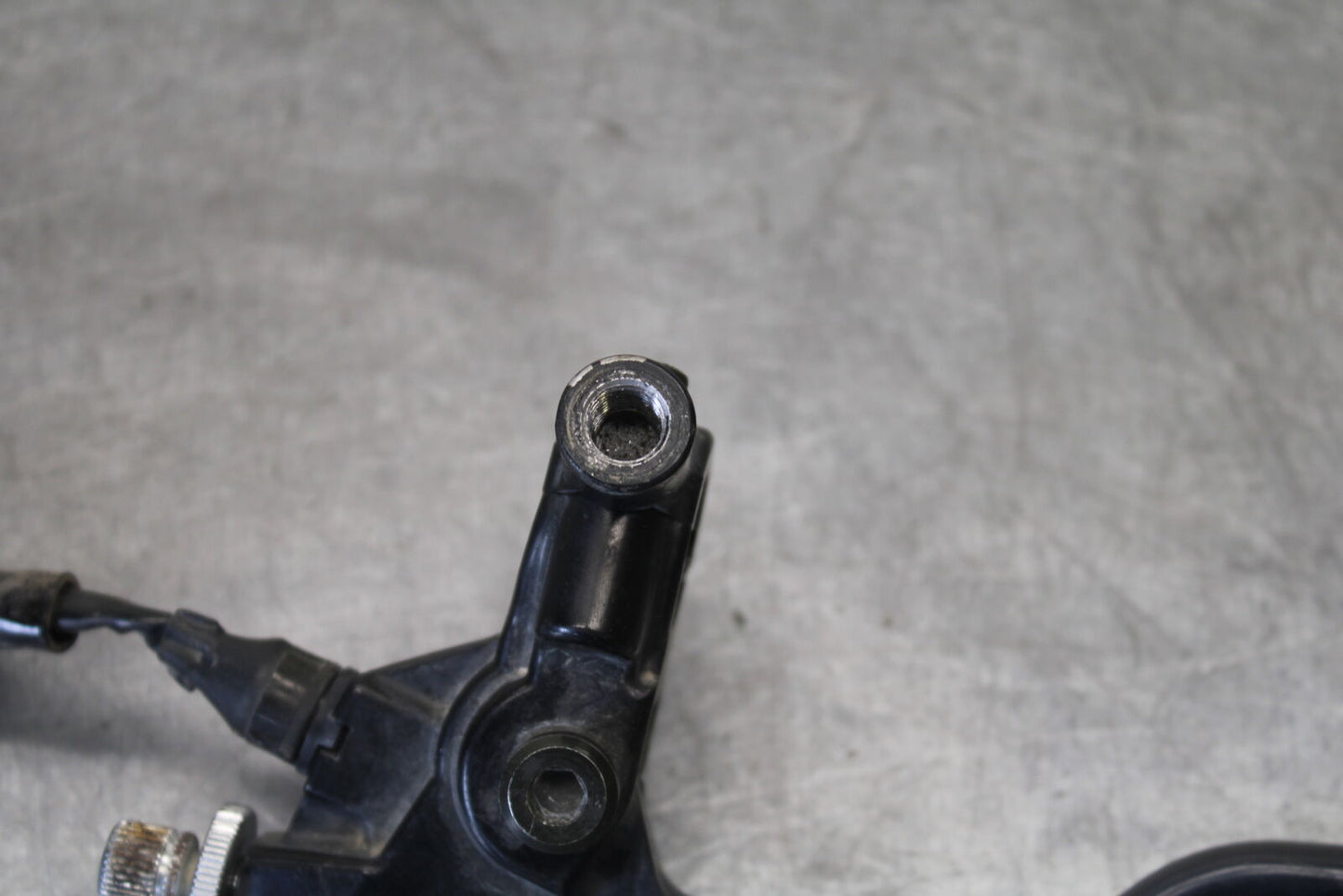 01-06 TRIUMPH TIGER 955I CLUTCH PERCH MOUNT WITH LEVER BB693