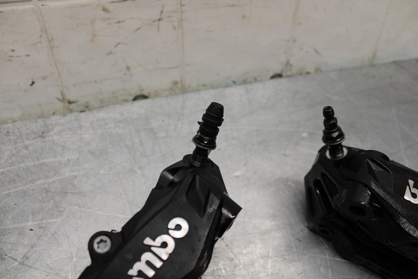 17-21 TRIUMPH STREET TRIPPLE R ABS BREMBO FRONT BRAKE CALIPER SET PAIR bb452