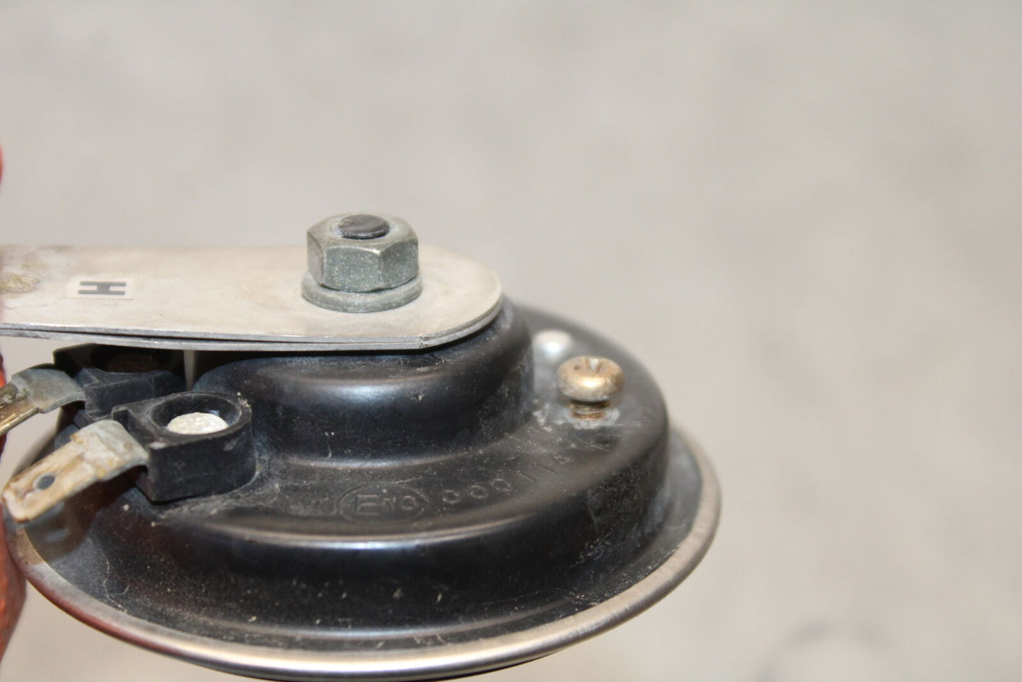 05-06 SUZUKI GSXR1000 HORN SIGNAL 38501-23E11 BB663