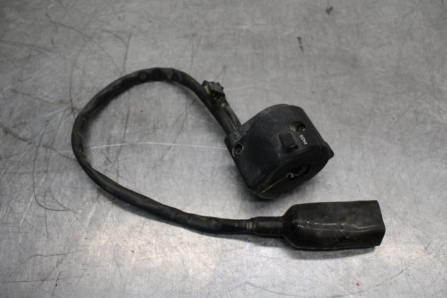 19-22 KAWASAKI Z400 LEFT CLIP ON HANDLE HORN SIGNALS SWITCH SWITCHES BB708