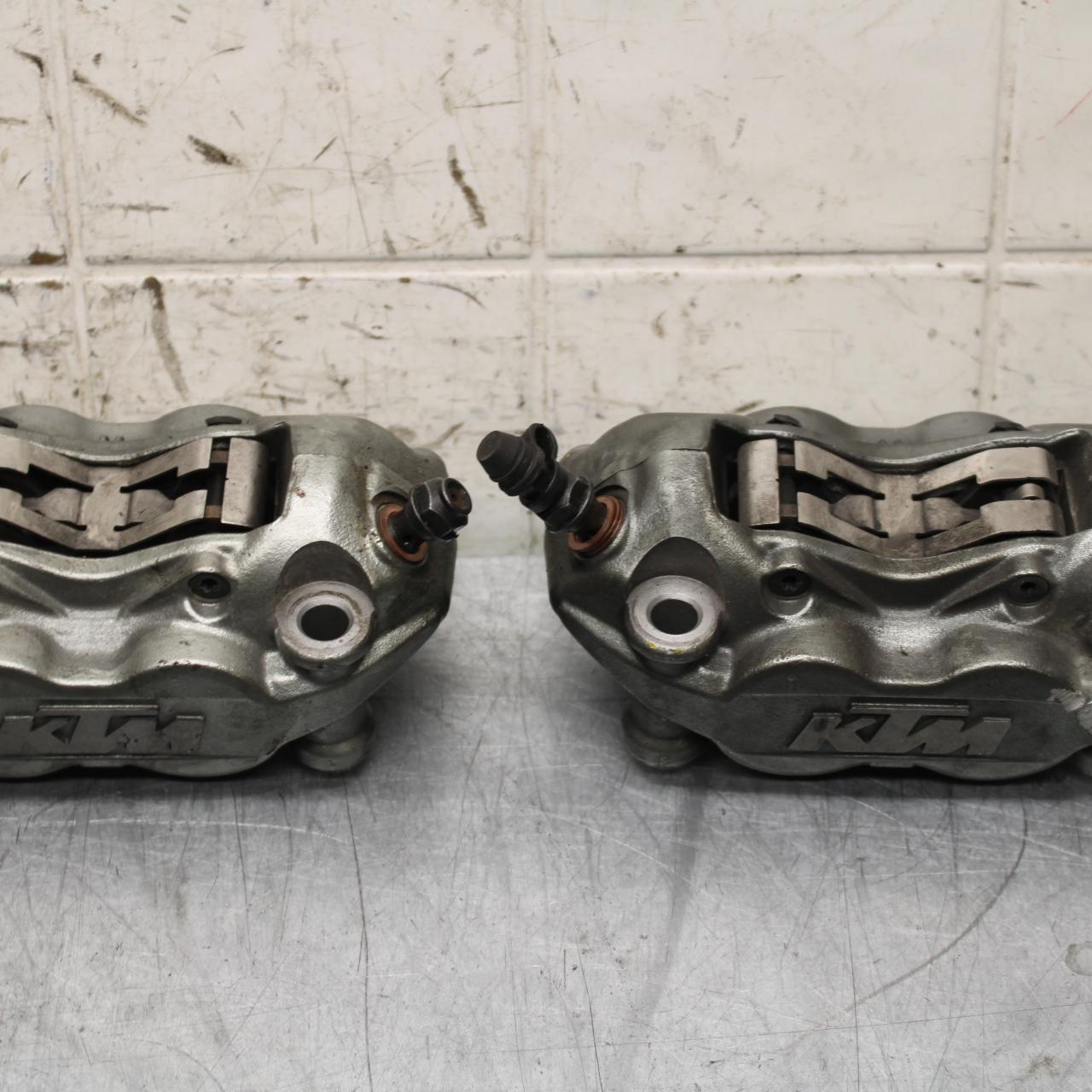 19-20 KTM 790 DUKE 790 RIGHT LEFT FRONT BRAKE CALIPER SET PAIR CALIPERS BB570