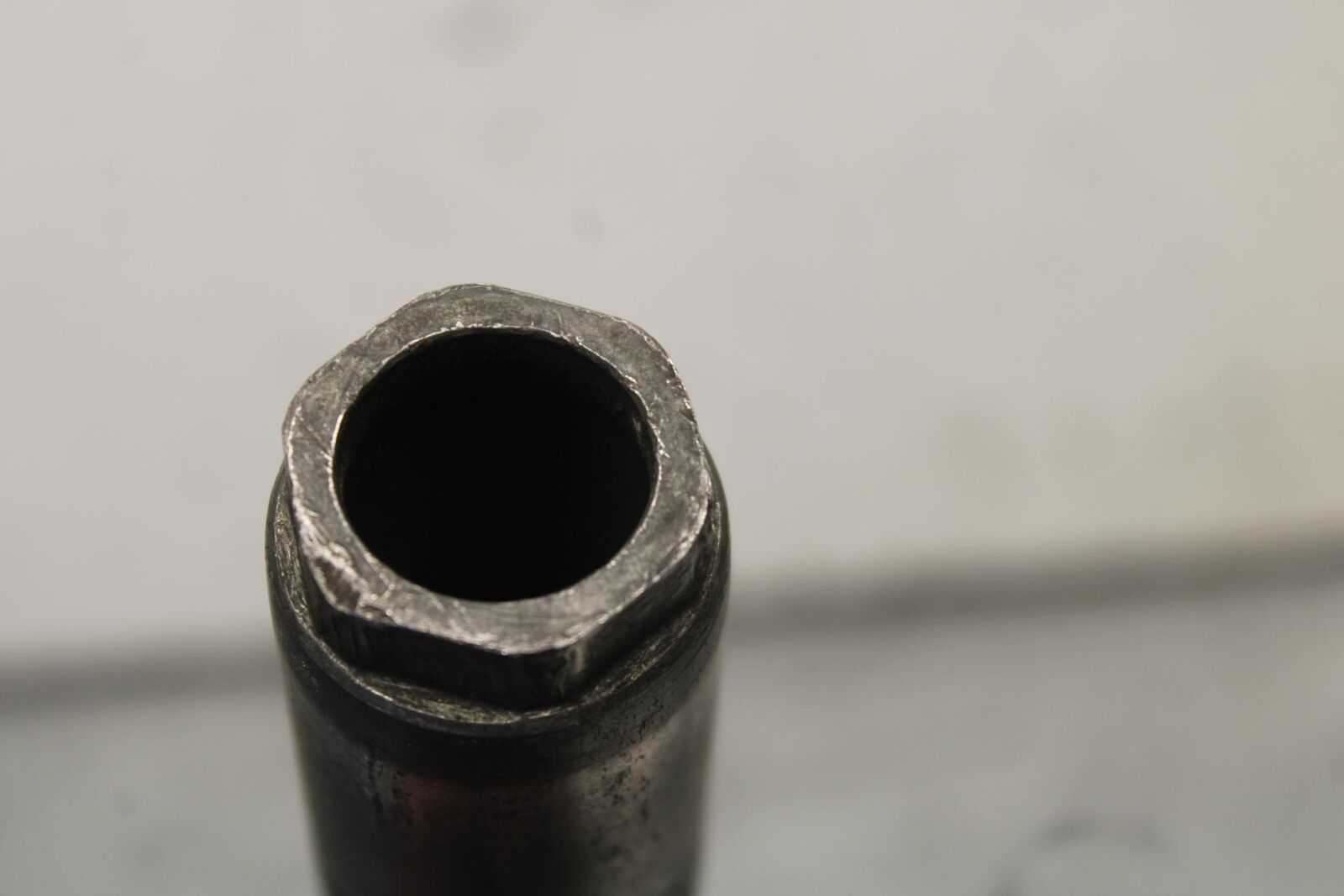 01-03 SUZUKI GSXR600 FRONT WHEEL RIM AXLE PIVOT BOLT 54711-35F00 BB639