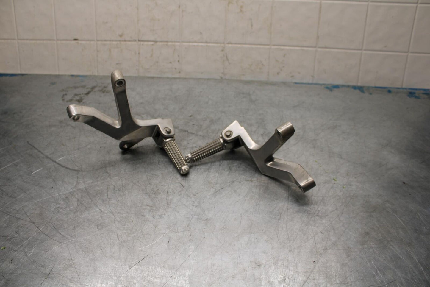 96-07 YAMAHA YZF600R REAR BACK PASSENGER PEG SET PAIR THUNDERCAT BB427