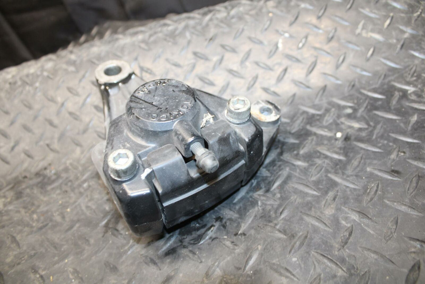 86 SUZUKI GS750ES REAR BACK BRAKE CALIPER W MOUNT BRACKET BB233