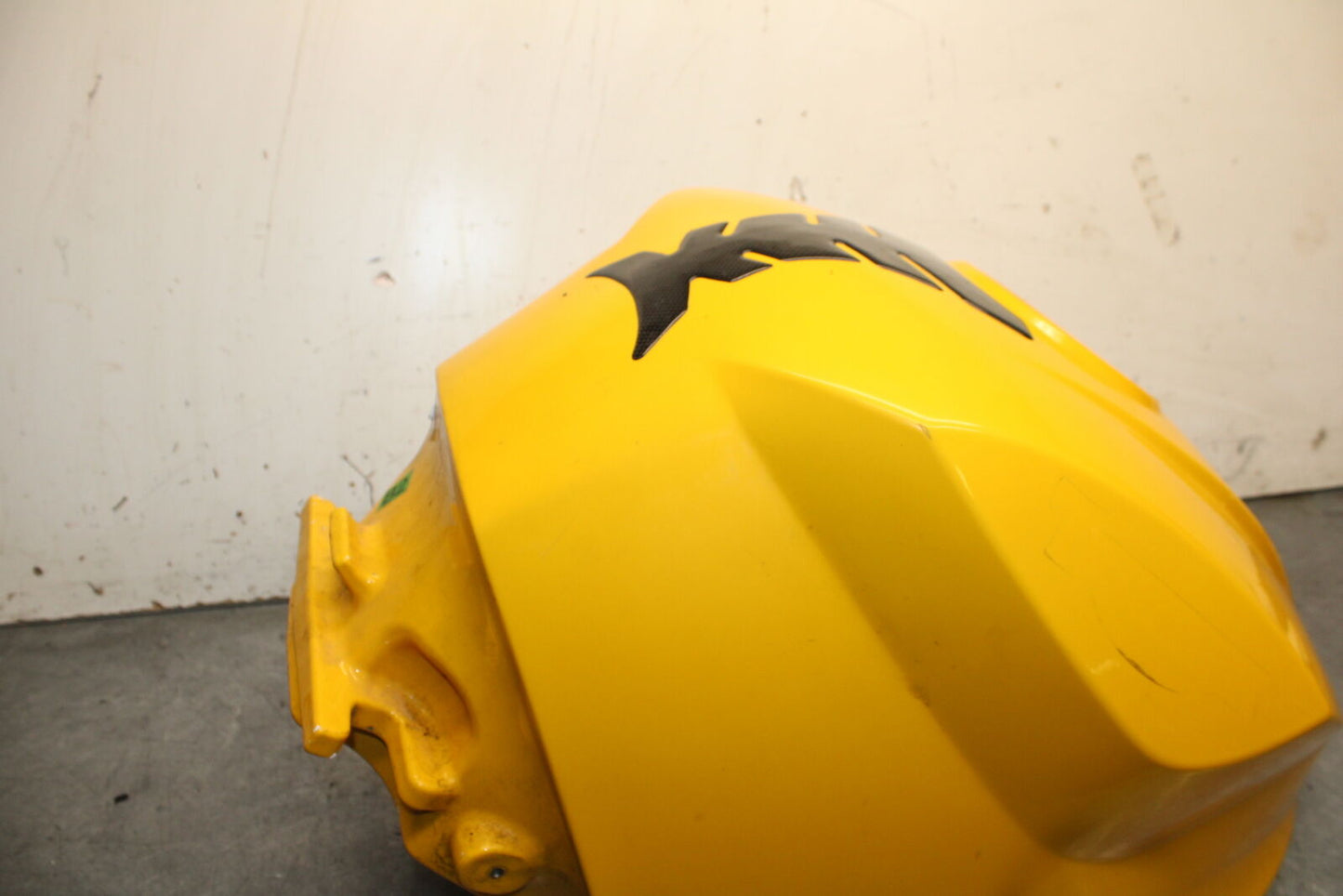 03-04 TRIUMPH DAYTONA 600 GAS TANK FUEL CELL PETROL RESERVOIR BB745