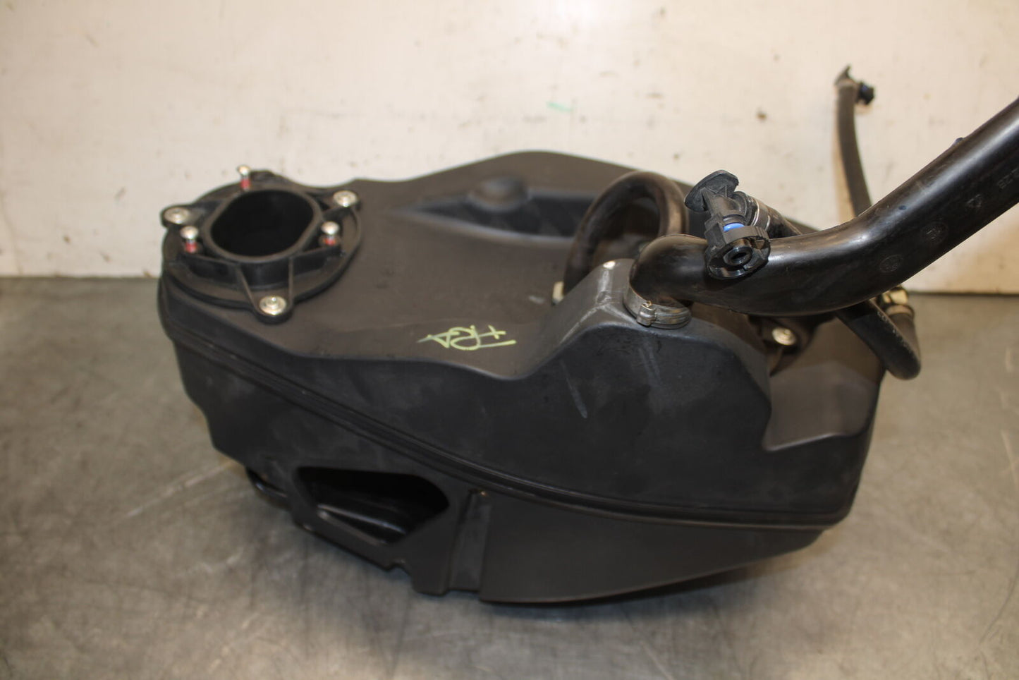 09-11 DUCATI 1198 AIRBOX AIR INTAKE FILTER BOX BB705