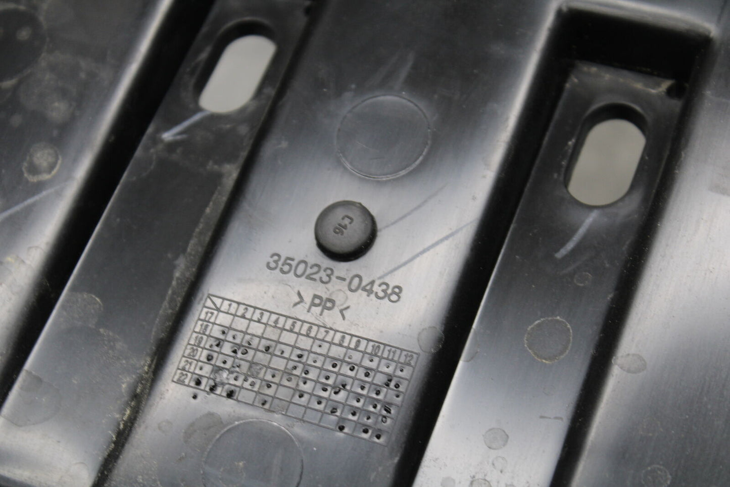 24 KAWASAKI NINJA 500 ABS REAR BACK TAIL UNDERTAIL BATTERY TRAY PLASTIC BB730