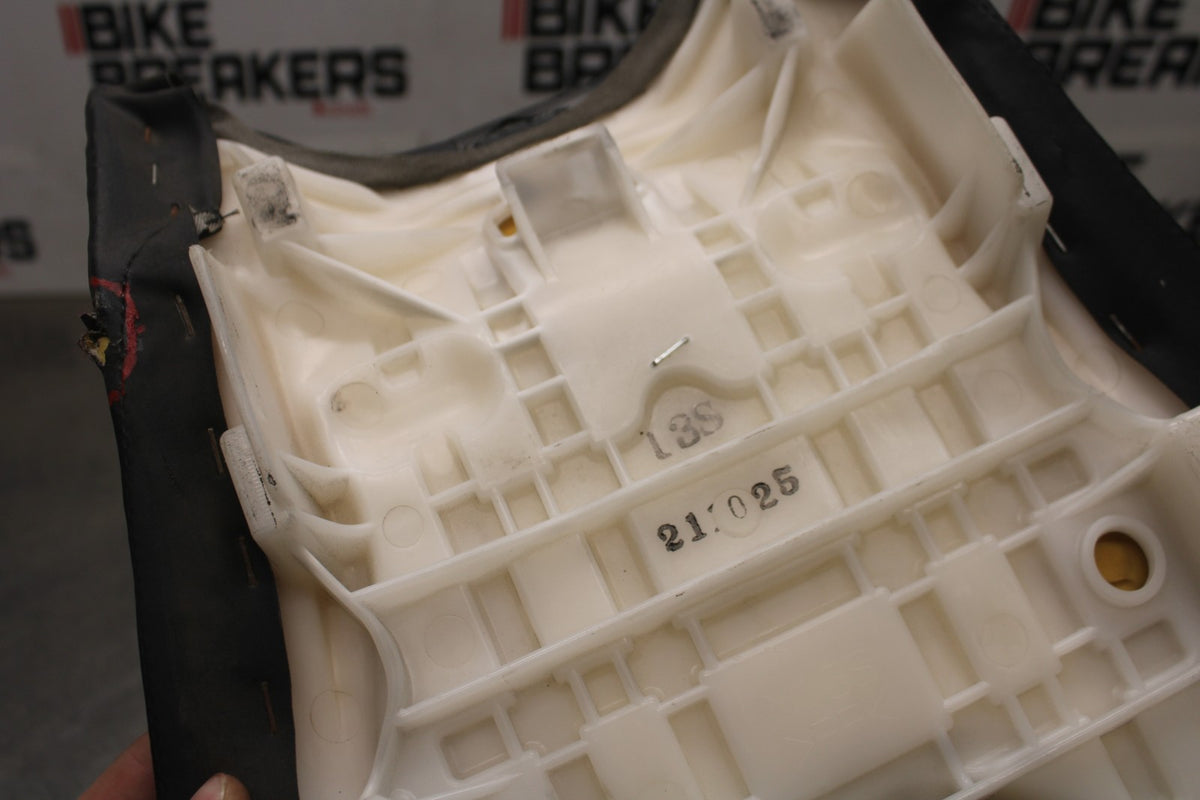 08-16 YAMAHA YZF R6 FRONT DRIVERS SEAT PAD SADDLE PILLION BB929