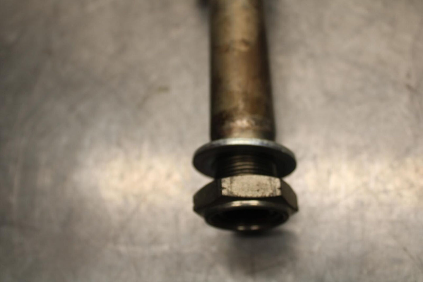20 SUZUKI GSXR 1000 REAR AXLE BACK WHEEL RIM PIVOT BOLT AXEL BB597