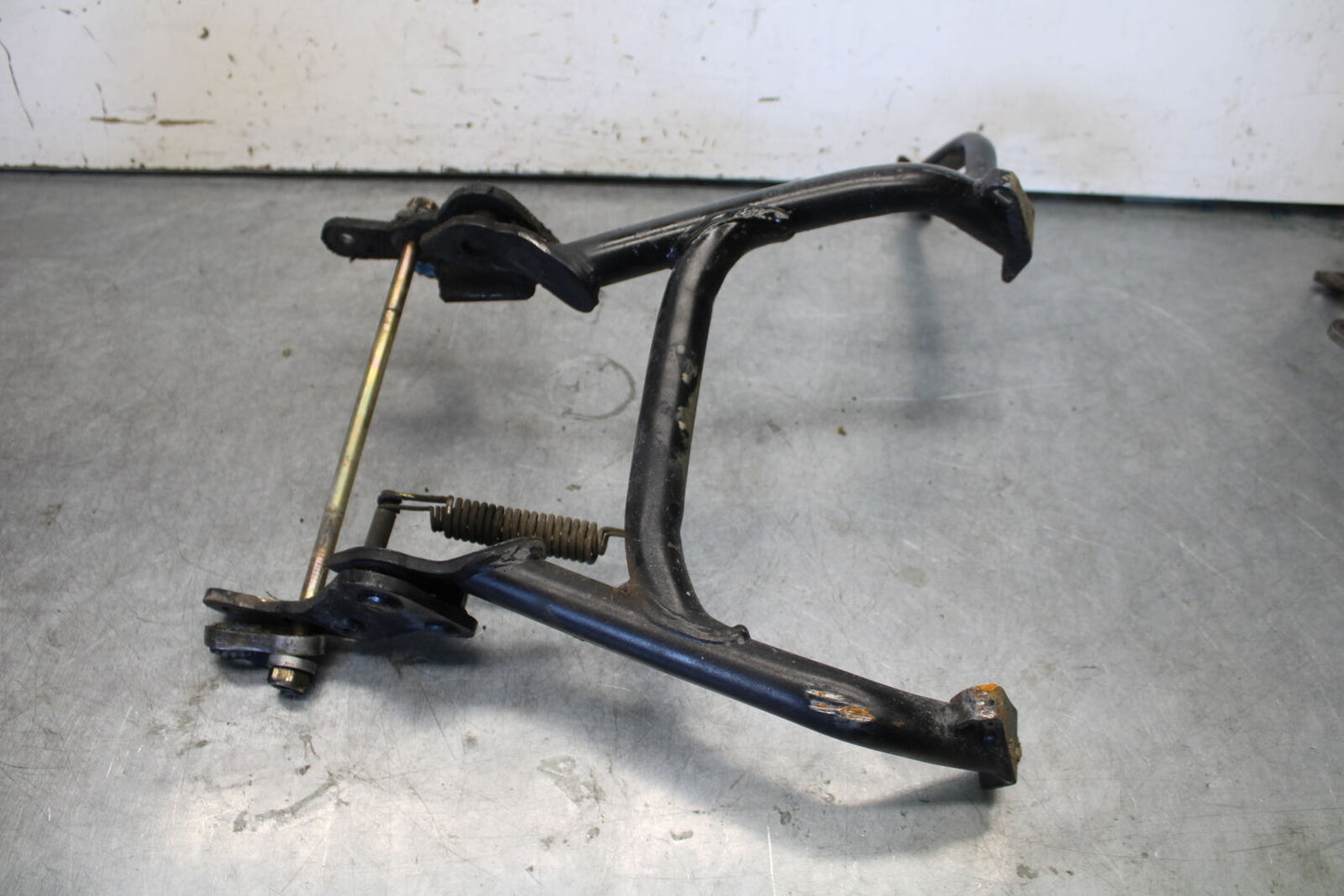 06-07 DUCATI MONSTER 695 CENTER MAIN STAND BB674