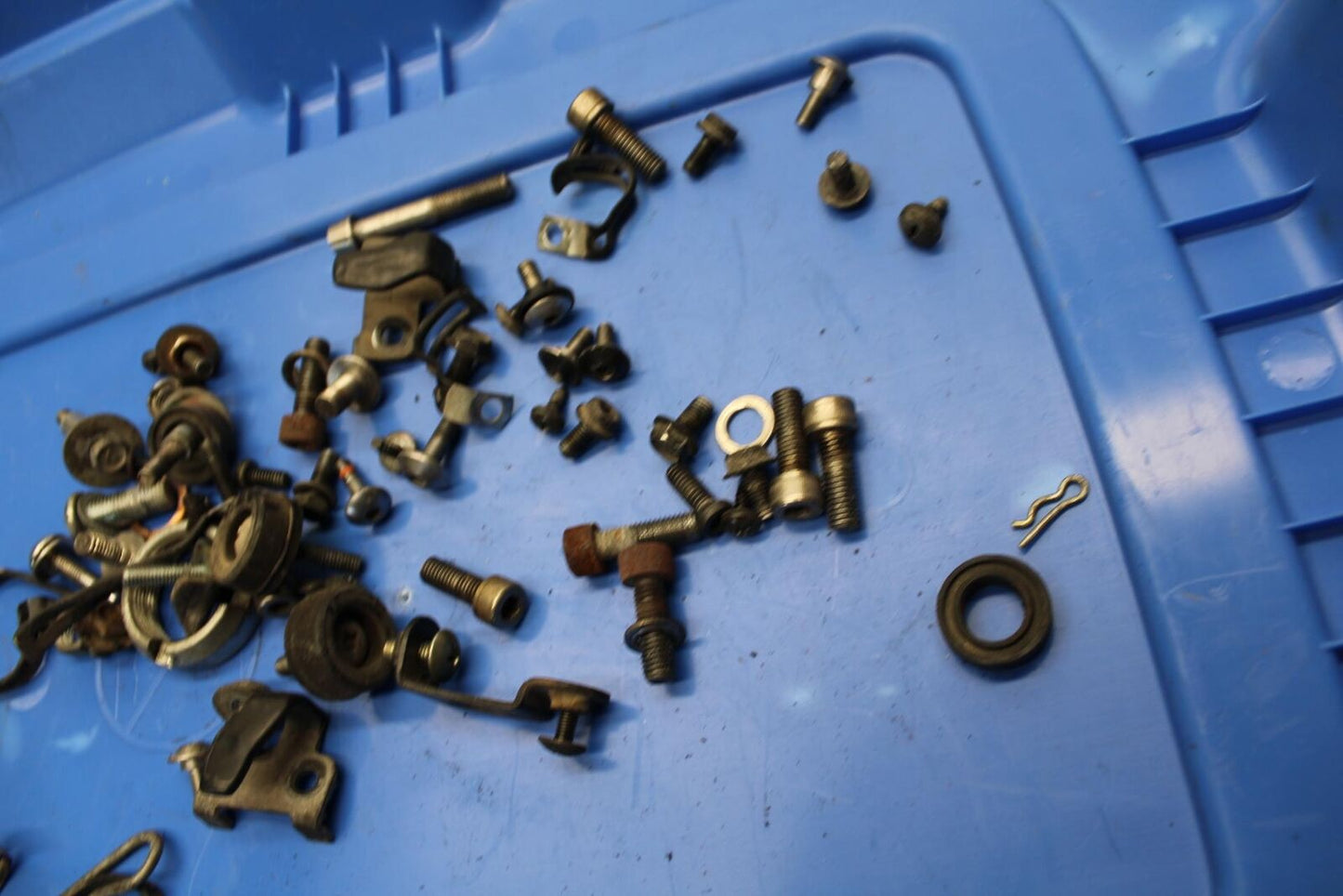 91-92 SUZUKI GSXR1100 GSXR 1100M BOLT LEFTOVER BRACKET BB435