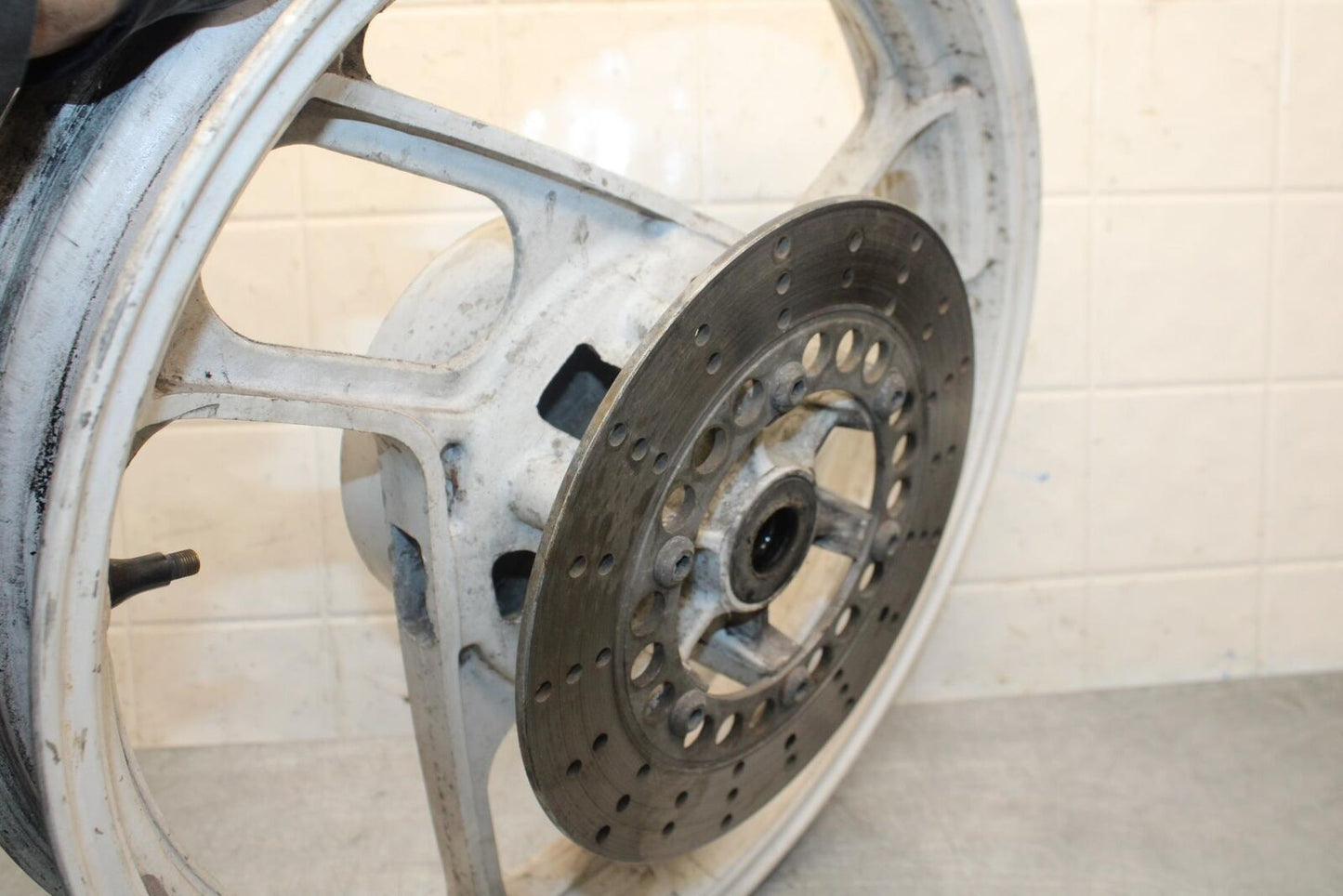 1988 Yamaha FZ600 REAR WHEEL AND ROTOR BACK BRAKE DISC BB601