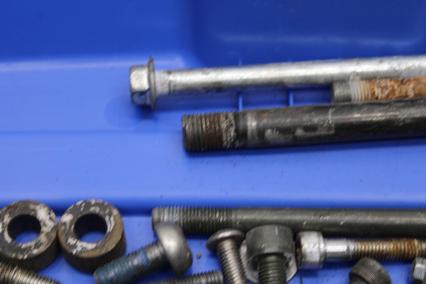 2004 Suzuki Intruder 1500 VL1500 ENGINE MOUNTING BOLTS HARDWARE MOTOR BB573