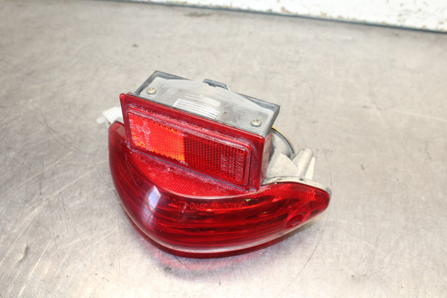 04-05 SUZUKI KATANA 750 GSX750F REAR TAIL TAILLIGHT BACK BRAKE LIGHT BB110