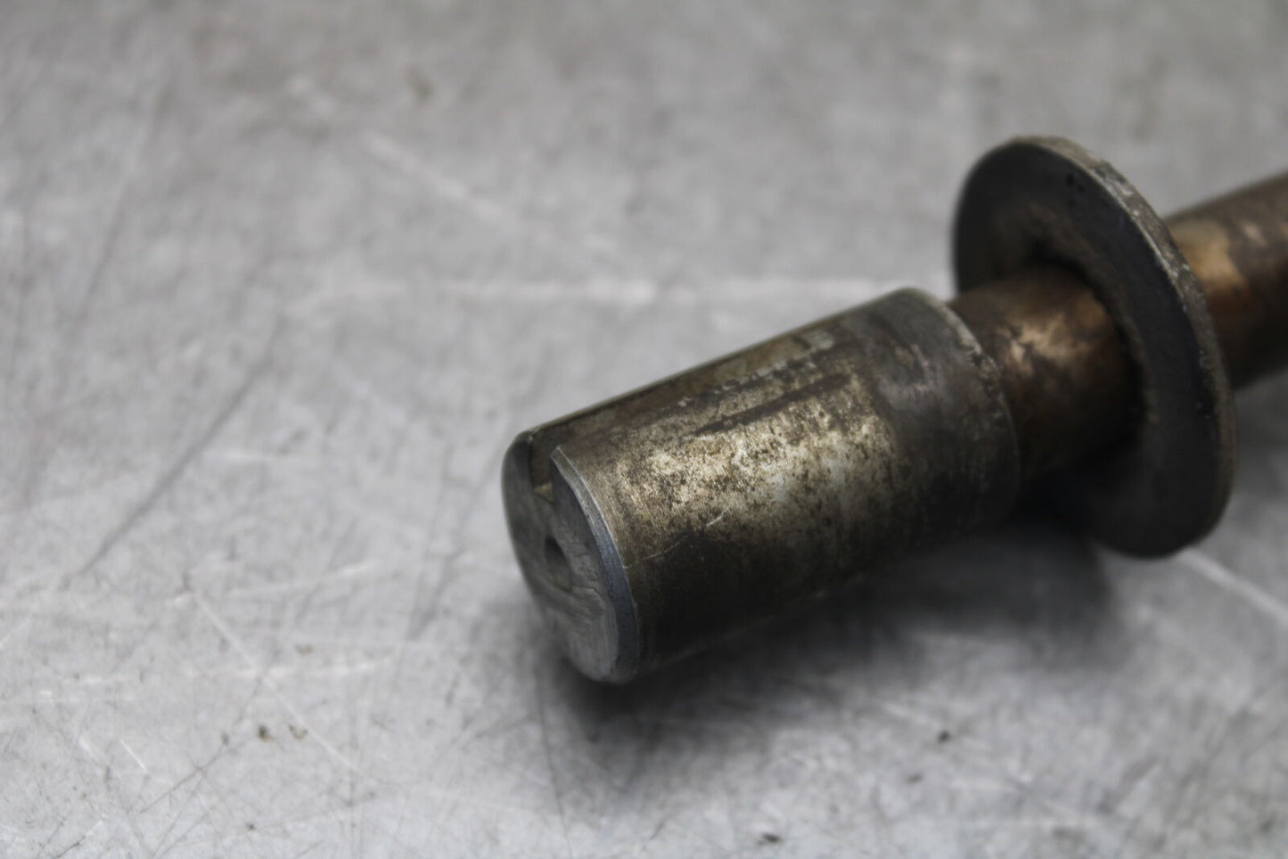 85-86 SUZUKI MADURA 1200 REAR AXLE BACK WHEEL RIM PIVOT BOLT AXEL BB691