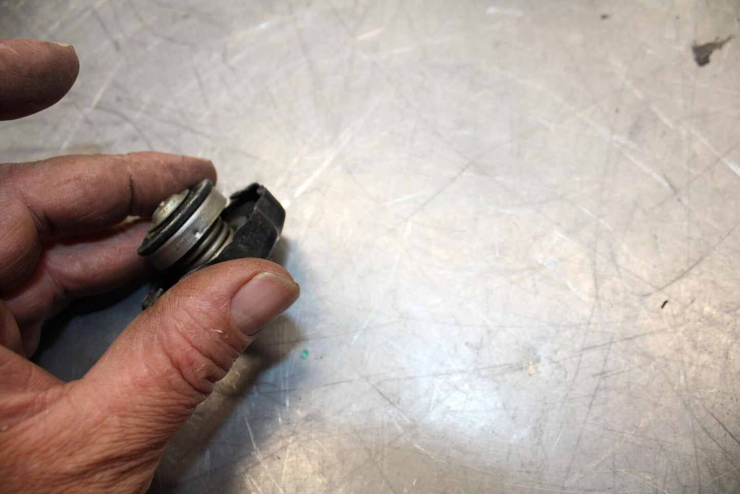 17-21 TRIUMPH STREET TRIPPLE R ABS RADIATOR CAP bb452