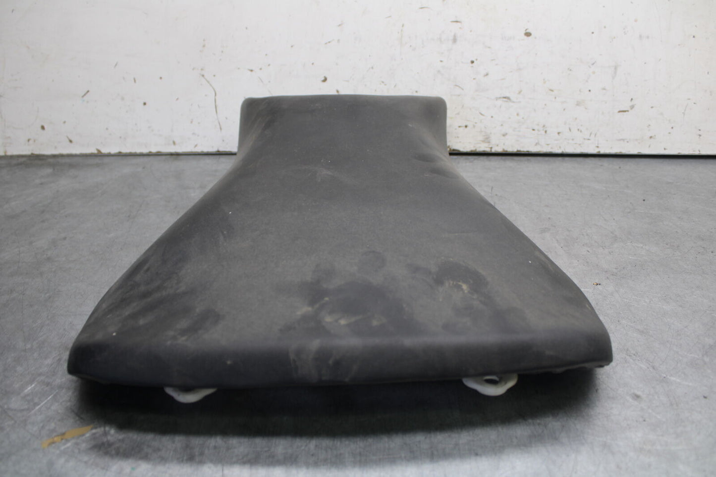 08-09 YAMAHA YZF R6S FRONT DRIVERS SEAT PAD SADDLE 5SL-24710-00-00 BB690