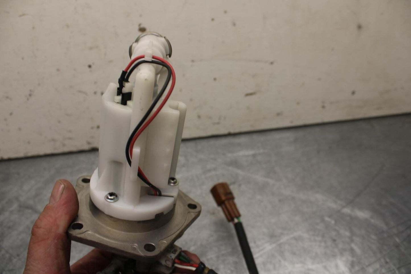 16-18 KTM 690 DUKE FUEL PUMP GAS PETROL SENDER UNIT BB631